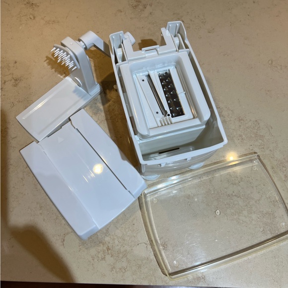 Paderno Spiralizer with 4 Blade Option & Spiralizer Cookbook - Picture 7 of 9